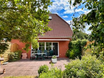 Blick auf die Terrasse - Burgdorf-Weststadt: Sehr gepflegte Doppelhaushälfte in Bahnhofsnähe