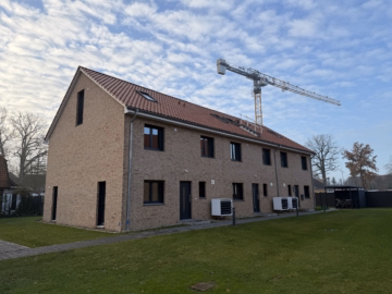 Erstbezug Wohnhöfe „Eiermarkt“: Großzügiges Reihenmittelhaus mit Terrasse und zwei Stellplätzen, 30938 Burgwedel, Einfamilienhaus