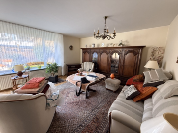 Wohnzimmer im EG - Einfamilienhaus mit Garage und kleiner Werkstatt in zentraler Lage im Kernbereich von Hannover-Ahlem