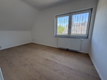 Zimmer 1 OG - Zwangsversteigerung ohne Käuferprovion: Freistehendes EFH in Bothfeld/Sahlkamp
