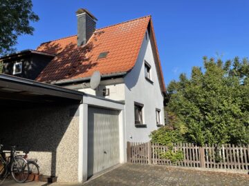 Ansicht Garage - Sanierungsbedürftiges Einfamilienhaus mit Erweiterungsmöglichkeit