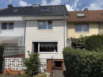 Hinteransicht Haus - Dach und Heizung erneuert: Gemütliches Reihenhaus in Sarstedt