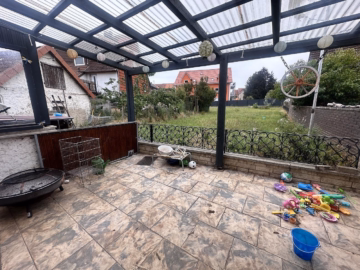 Terrasse - Schellerten-Dingelbe: Charmantes Einfamilienhaus mit großem Grundstück