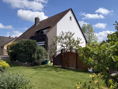Uetze OT Hänigsen: Gepflegtes Zweifamilienhaus mit 8 Zimmern, 31311 Uetze, Zweifamilienhaus