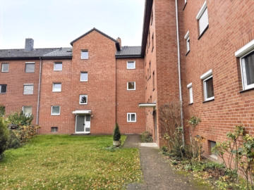 Hauseingang Rückansicht - 1-Zimmer-Apartment mit Balkon und PKW-Stellplatz