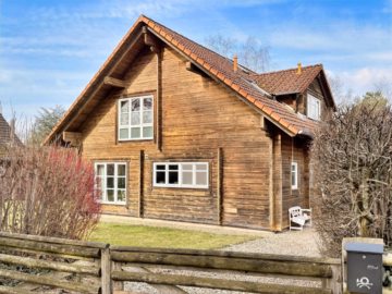 Wietze-Wieckenberg: Blockbohlenhaus auf sonnigem Grundstück – Urlaubsfeeling für jeden Tag, 29323 Wietze, Einfamilienhaus