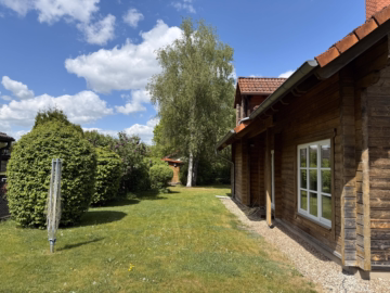 Außenansicht - Wietze-Wieckenberg: Blockbohlenhaus auf sonnigem Grundstück – Urlaubsfeeling für jeden Tag