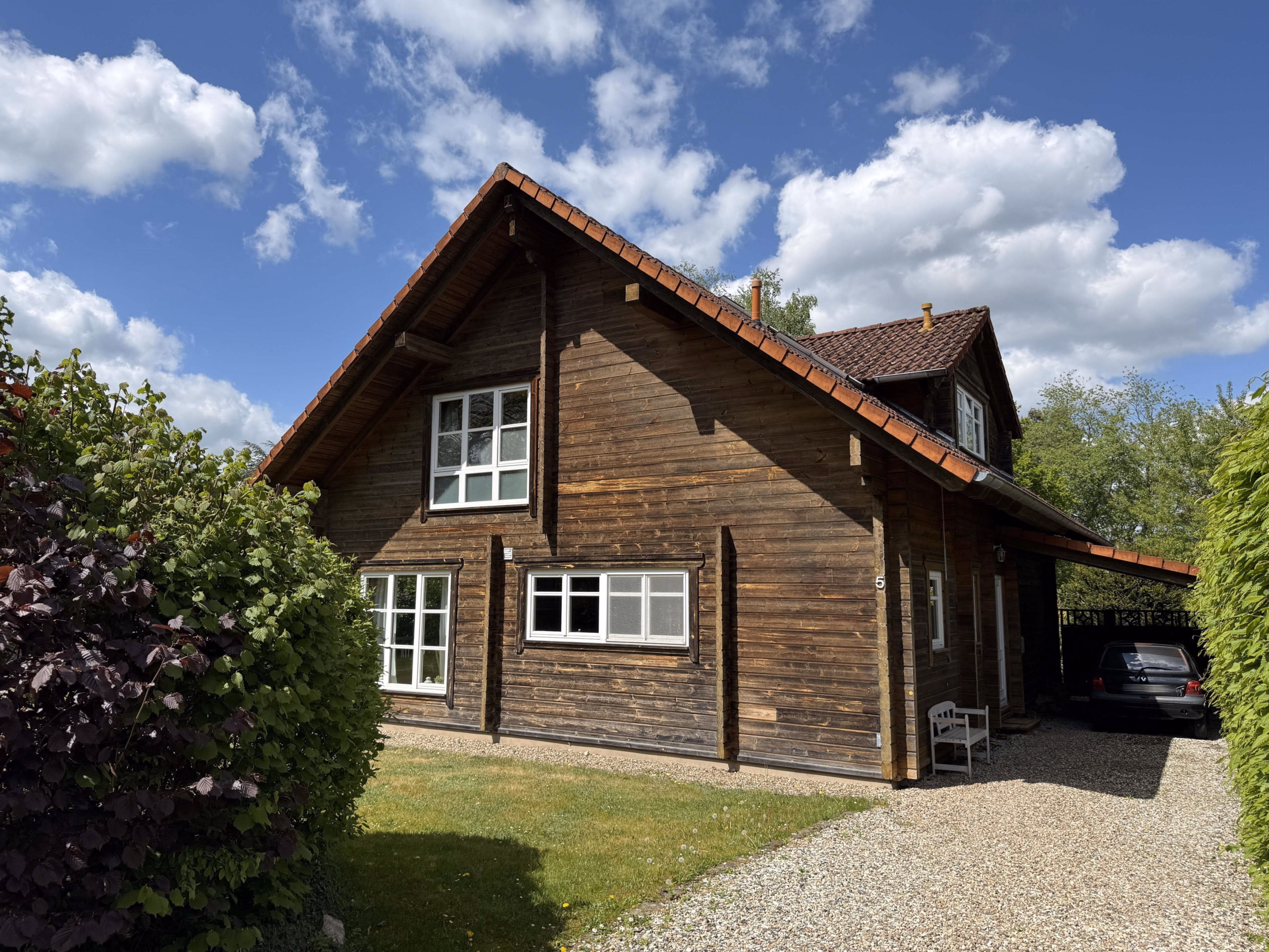 Wietze-Wieckenberg: Blockbohlenhaus auf sonnigem Grundstück – Urlaubsfeeling für jeden Tag, 29323 Wietze, Einfamilienhaus