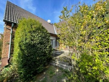 Außenansicht - Renovierungsbedürftiges Ein- bis Zweifamilienhaus für die große Familie