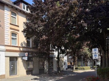 Seitenansicht - Sarstedt-Innenstadt: Attraktives Wohn- und Geschäftshaus