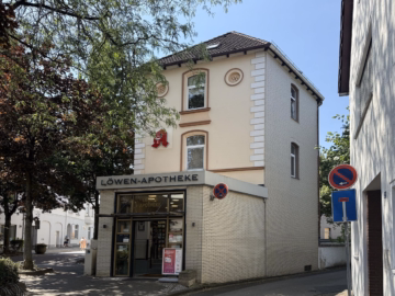 Vorderansicht - Sarstedt-Innenstadt: Attraktives Wohn- und Geschäftshaus