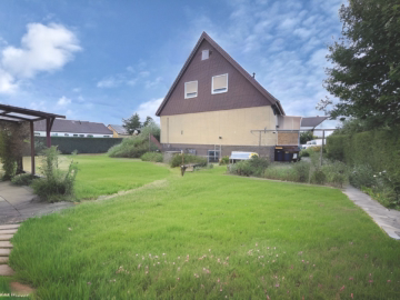 Ansicht von hinten und Garten - Verklinkertes 2-FH in Fertigbauweise mit Vollkeller auf tollem Grundstück in ruhiger Lage in Velber