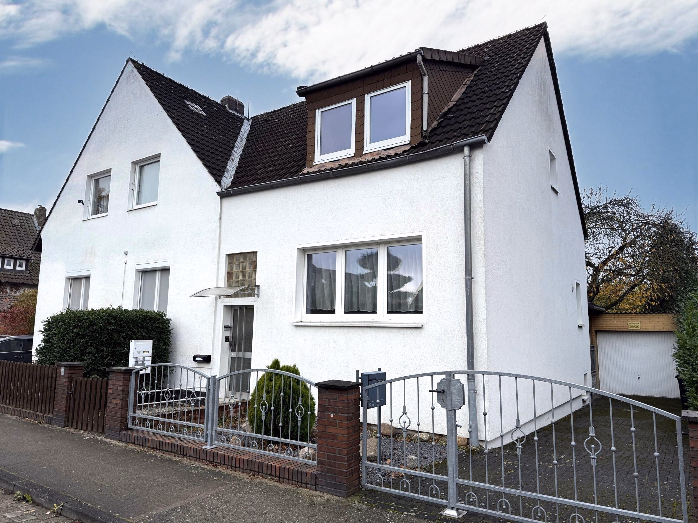 Niedliche Doppelhaushälfte mit großer Garage in Misburg-Nord 2 Niedliche Doppelhaushälfte mit großer Garage in Misburg-Nord, 30629 Hannover, Doppelhaushälfte