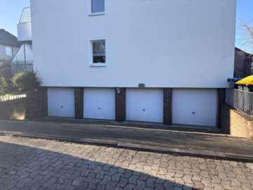 Garagen - Sehnde OT Ilten: Top gepflegtes und bereits modernisiertes Mehrfamilienhaus