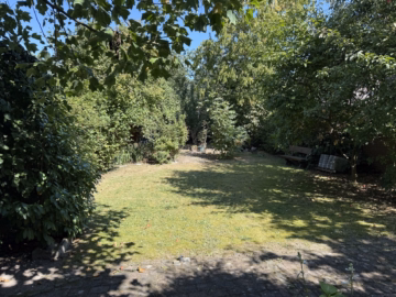 Der große Garten - Charmante Doppelhaushälfte mit großem Grundstück