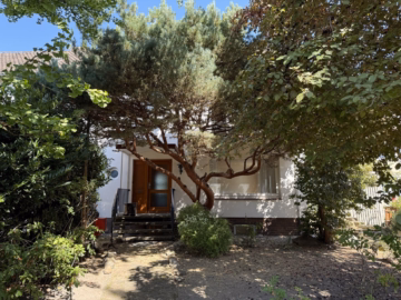 Charmante Doppelhaushälfte mit großem Grundstück, 30827 Garbsen, Doppelhaushälfte