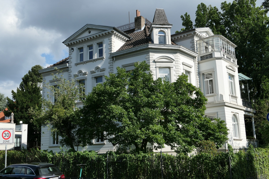 Außenansicht - Attraktives Villengebäude mit 9 Einheiten