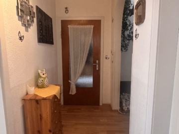 Flur EG - Bad Salzdetfurth-Wesseln: Unterkellerte Doppelhaushälfte mit Garage und großem Garten