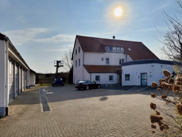 Hasede: Gewerbe-Areal mit Büroflächen, Werkstatt, Wohnraum, Halle, Garagen, Schulungsraum u.v.m, 31180 Giesen, Sonstige