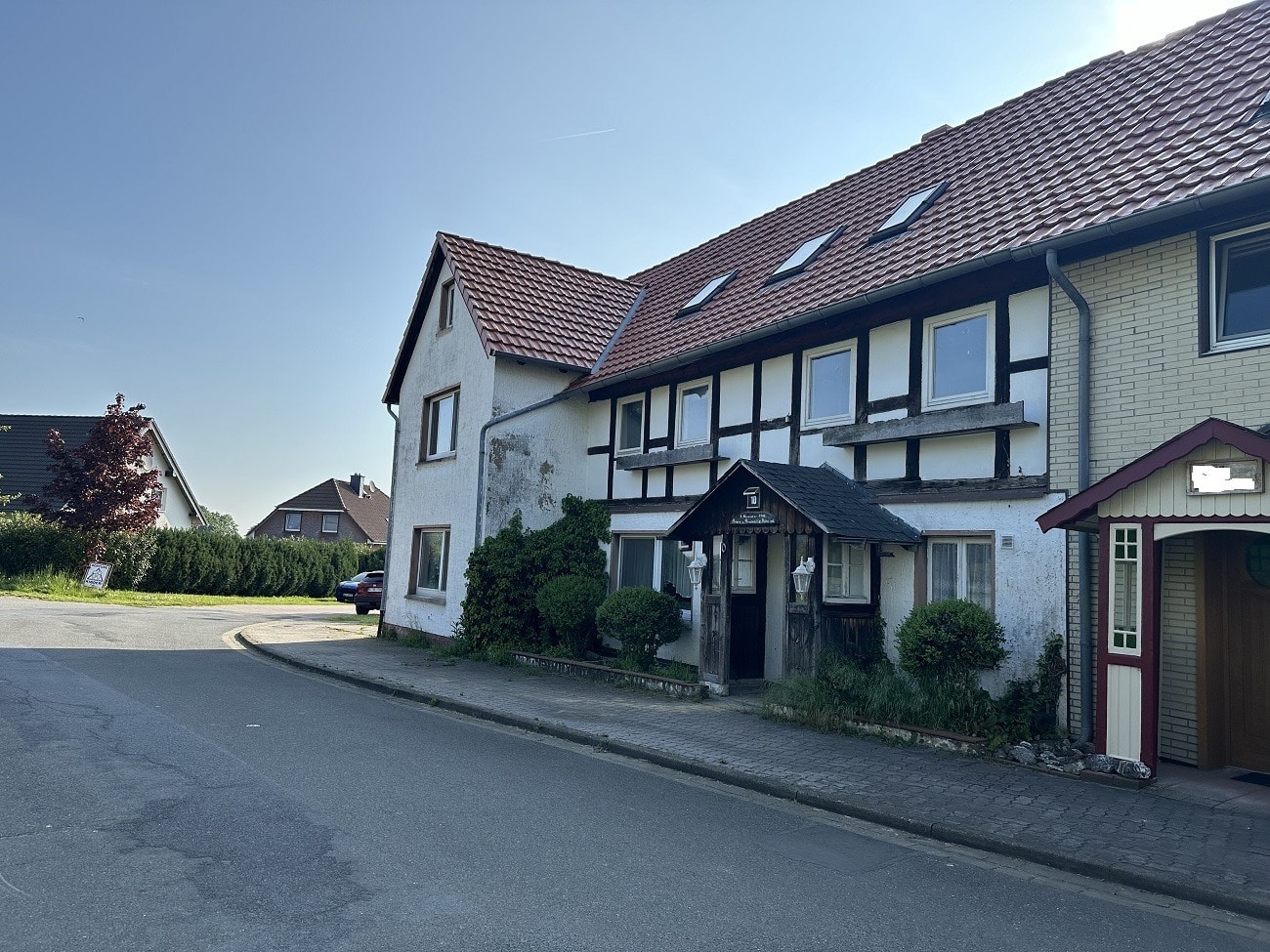 Sibbesse-Adenstedt: Großzügige Doppelhaushälfte mit Sauna, Balkon und Garage, 31079 Sibbesse, Doppelhaushälfte