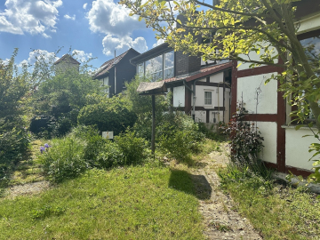 Sibbesse-Adenstedt: Großzügige Doppelhaushälfte mit Sauna, Balkon und Garage - Garten