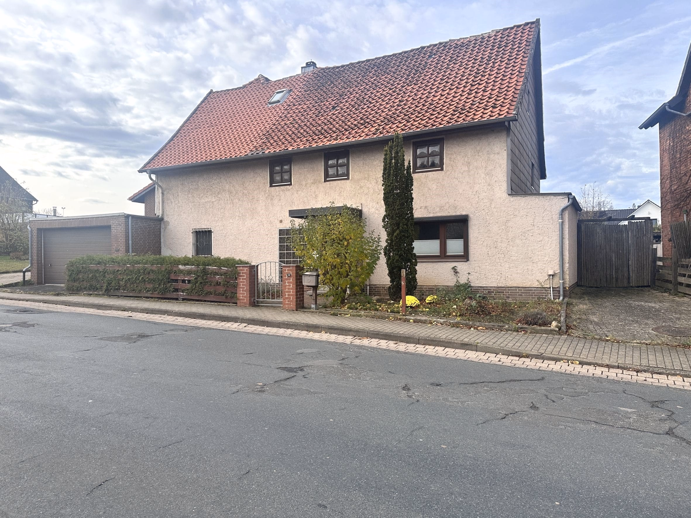 Schellerten-Wendhausen: Einfamilienhaus mit Balkon, Sauna und Garage, 31174 Schellerten, Einfamilienhaus