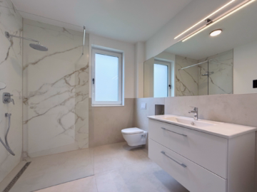 Badezimmer - Seelze-Stadtkern: Neue 4-Zi.-Maisonette-ETW mit Fahrstuhl und Balkon im puristischen Wohnstil