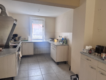 Küche Haus 2 - Söhlde-Bettrum: Zweifamilienhaus mit Gewerbeanteil