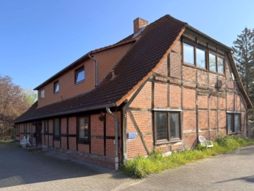 Außenanischt - Wathlingen: Mehrfamilienhaus mit vier Wohneinheiten
