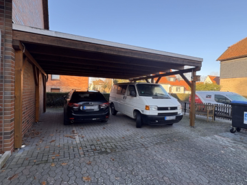 Carport - Uetze/ Dedenhausen: Mehrfamilienhaus mit 5 Wohneinheiten in ruhiger Wohnlage