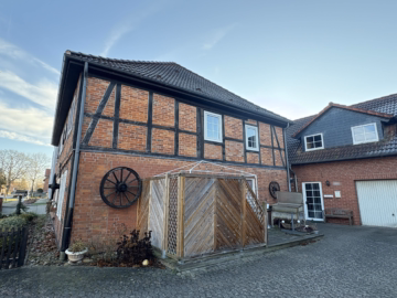 Ansicht - Uetze/ Dedenhausen: Mehrfamilienhaus mit 5 Wohneinheiten in ruhiger Wohnlage