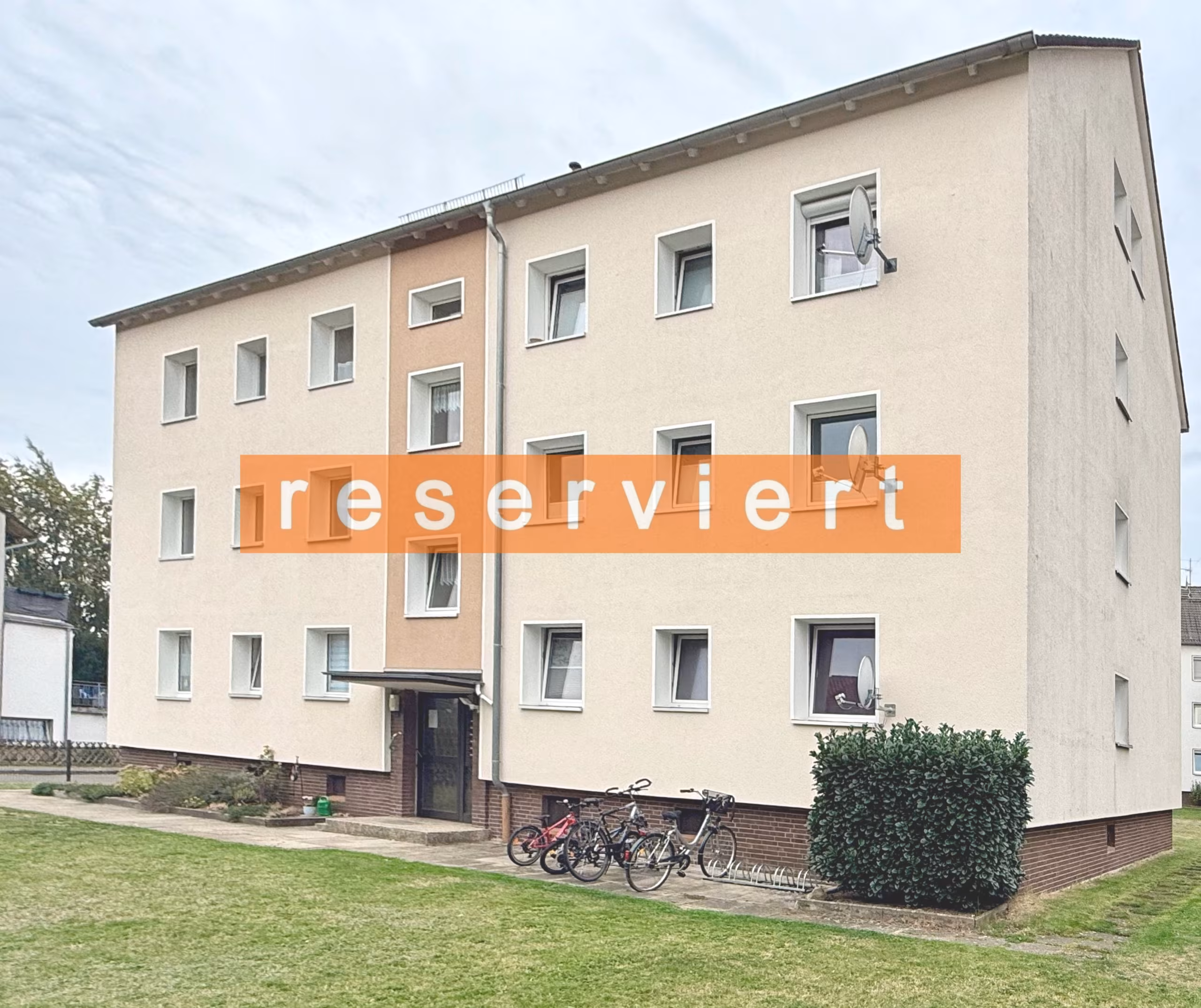 Gut geschnittene 3,5-Zi.-ETW mit 2 Balkonen im 1. OG eines 6-FH in guter Kernlage in Seelze-Stadt, 30926 Seelze, Etagenwohnung