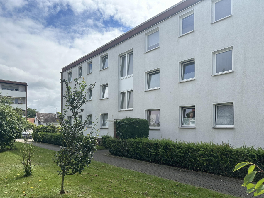 Außenansicht - Gepflegte 3-Zimmer-Wohnung mit Loggia