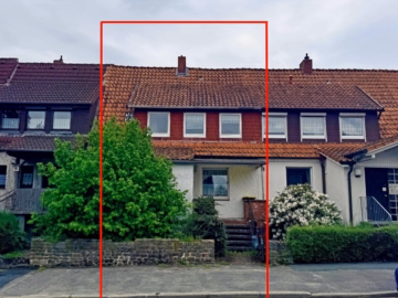 Hausansicht - Barsinghausen-Nordstadt: Reihenmittelhaus mit Vollkeller und Pkw-Stellplatz