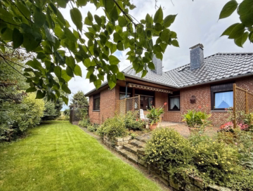 Terrasse - Gepflegter Winkelbungalow mit Kamin, Sauna, Vollkeller und Garage
