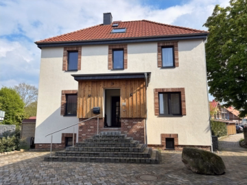 Vorderansicht - Elegantes Herrenhaus in ländlicher Idylle von Burgdorf/Otze