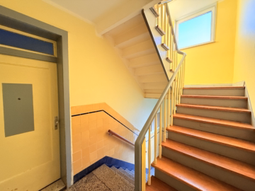 Treppenhaus - Vermietetes 6-Familienhaus mit Keller in guter Lage von Hannover-Herrenhausen im „Harzer Viertel“