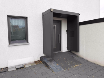 Eingang - Sarstedt: Neuwertige KFW 55-Wohnung im EG mit Terrasse und Keller