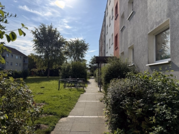 Zugang zum Haus - 3-Zimmer-Erdgeschosswohnung mit Terrasse und Garage