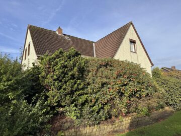 Gartenansicht - Einfamilienhaus auf herrlichem Grundstück mit Blick über die Felder