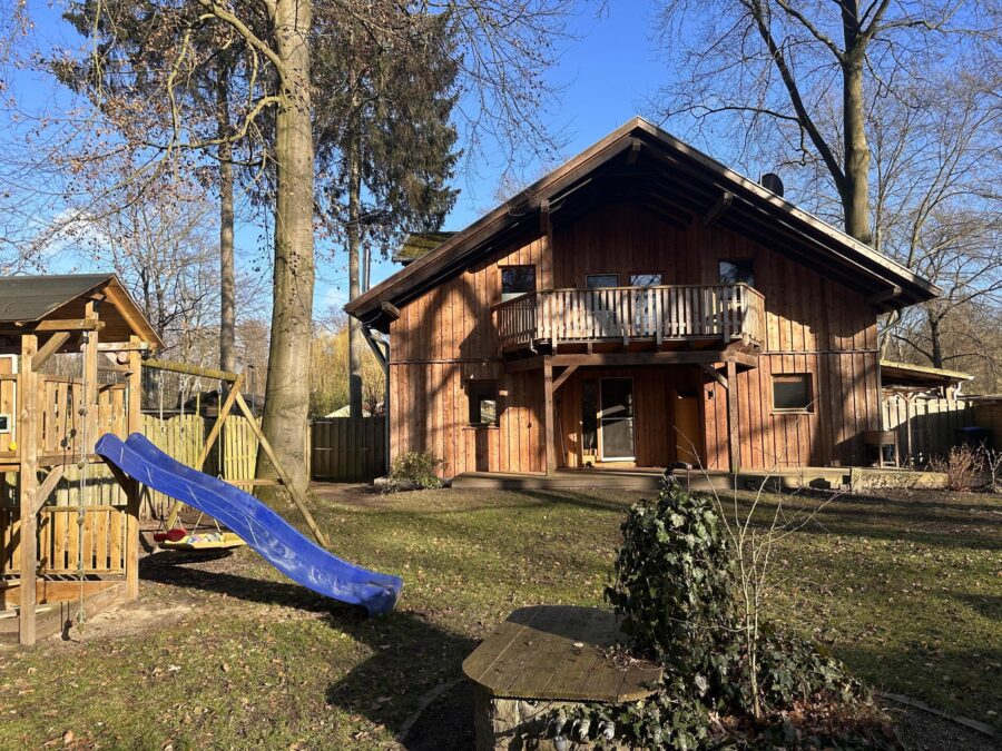 Uetze-Spreewaldsee: Gemütliches Holzhaus in sehr ruhiger Wohnumgebung - Ansicht Rückseite