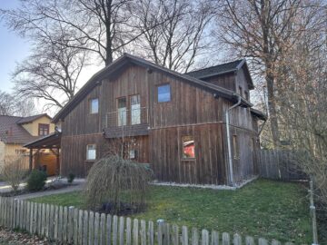 Uetze-Spreewaldsee: Gemütliches Holzhaus in sehr ruhiger Wohnumgebung - Ansicht Vorderseite