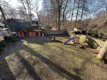 Uetze-Spreewaldsee: Gemütliches Holzhaus in sehr ruhiger Wohnumgebung - Blick in den Garten