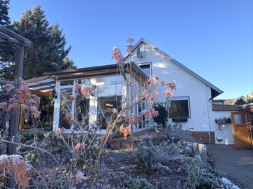 Ansicht aus dem Garten - Burgdorf/ Ehlershausen: Kleines Einfamilienhaus auf einem herrlichen Grundstück