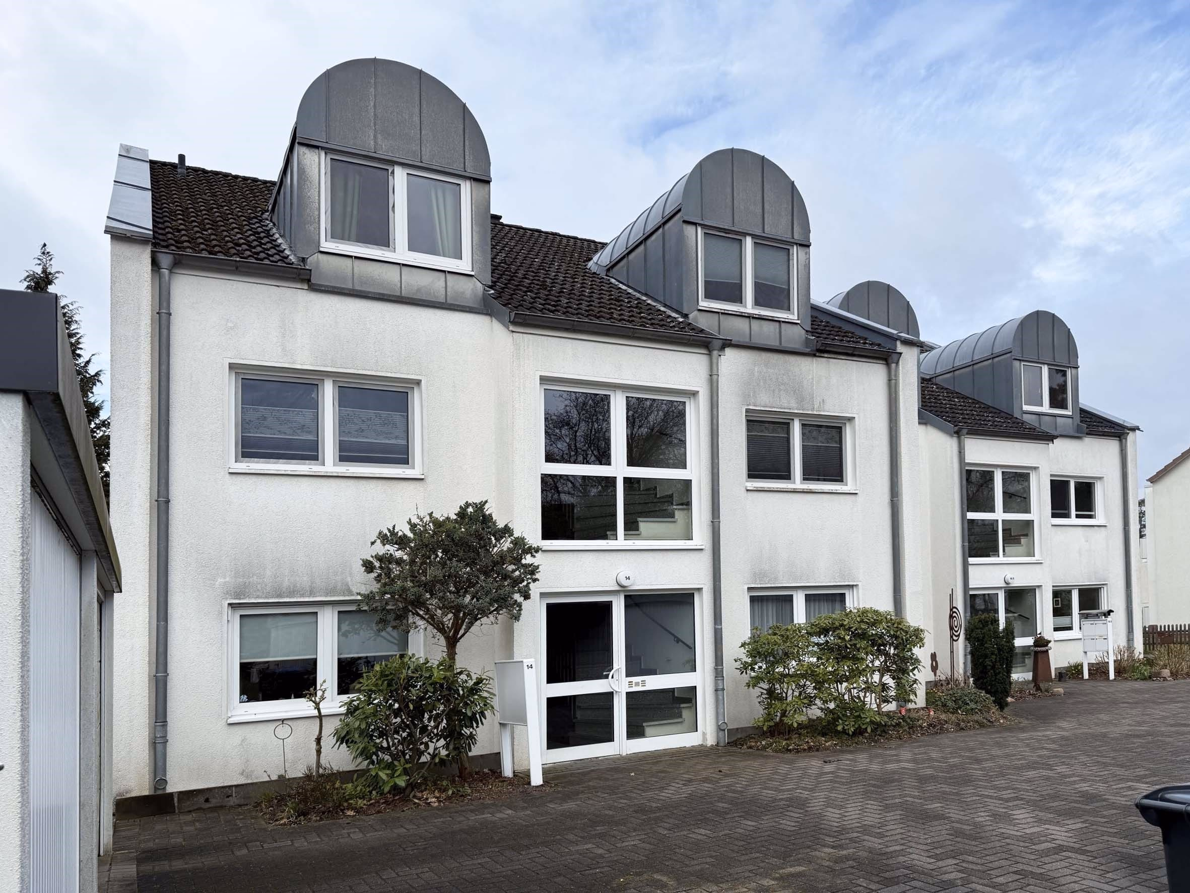 Vermietete 2-Zimmer-ETW mit Balkon und Carport 4 Vermietete 2-Zimmer-ETW mit Balkon und Carport, 29223 Celle, Dachgeschosswohnung