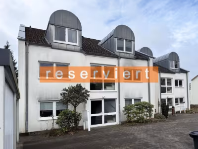 Vermietete 2-Zimmer-ETW mit Balkon und Carport, 29223 Celle, Dachgeschosswohnung