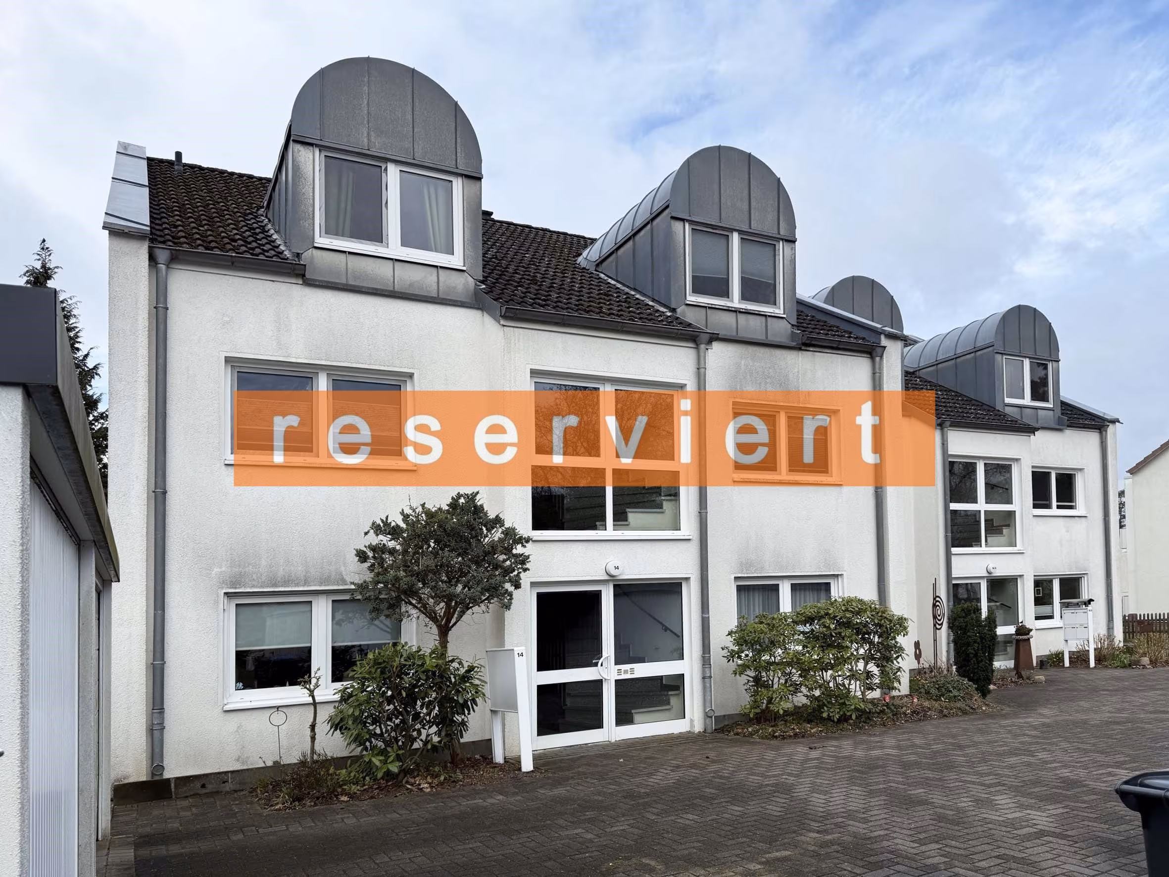 Vermietete 2-Zimmer-ETW mit Balkon und Carport, 29223 Celle, Dachgeschosswohnung