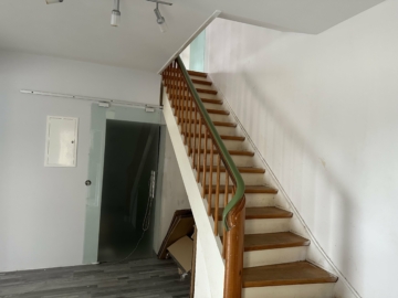 Sibbesse-Eberholzen: Zweifamilienhaus mit Gewerbeanteil - Treppenaufgang