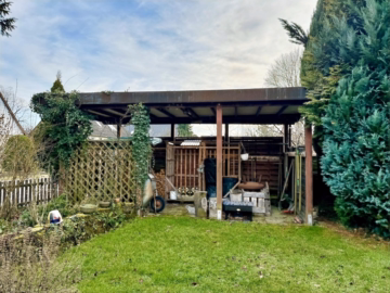 Carport - Wohnwagen - Wohnen auf einer Ebene im gepflegten Bungalow mit Wintergarten und Kamin in Eckerde