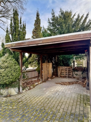 Carpot - Wohnen auf einer Ebene im gepflegten Bungalow mit Wintergarten und Kamin in Eckerde